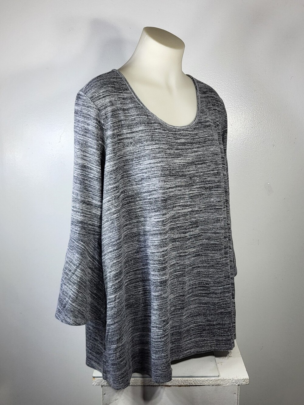 Cato Grey Bell Sleeve Top Sz 22/24W - Picture 4 of 8